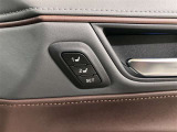 運転席シ-トポジションメモリー(2メモリ-)、ドライバー2名分のシ-トポジションを記憶・再現できる機能を搭載しています