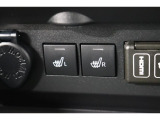 運転席と助手席には寒い日の肩や腰、冷えやすい下肢を温めてくれるシートヒーターが付いております!