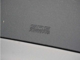 ◆助手席エアバッグ◆SRSエアバッグは、シートベルトだけでは防ぎきれない衝突時の衝撃から乗員を守るための安全装置。衝突時に瞬時に膨らみ、頭部や胸部がダッシュボードに直接衝突するのを防ぎます。