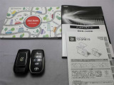 取説・メンテナンスノート・スマートキーの3点セットです。