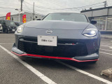LEDヘッドライトです。ロービームにシャープな白光色のLEDランプを採用しました。