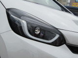 ■LEDヘッドライト■消費電力は少なく、しっかり明るいLEDヘッドライトです!電球タイプ、ハロゲンのライトよりも長く使えるのが特徴です。従来のオレンジ色に近い光ではなく白く明るく照らします
