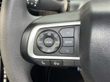 【ステアリングスイッチ】ナビを直接触らなくても、手元でオーディオの音量調整やソース切り替えができるスイッチです!運転中でも簡単に操作できるのでとても便利ですね♪