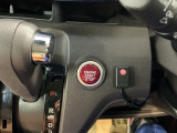 プッシュエンジンスタート/ストップスイッチでキーを差し込むことなく、ワンプッシュでエンジンの始動・停止ができます。