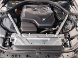 【BMWエンジン】革新的なガソリン・エンジン・テクノロジーによる高性能かつ高効率。レスポンスの良いパワーを発揮。常にスムーズな吸気を実現しアクセル開度にダイレクトに反応しドライビングを楽しく演出。