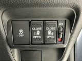 【両側パワースライドドア】両側がパワースライドドアになっており、運転席のスイッチやスマートキーでも開閉が可能です!開口部も広いので乗り降りも楽々♪