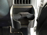 運転席ドリンクホルダーで室内スッキリ♪