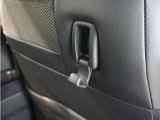 ◆コンビ二フック◆ちょっとした買い物の袋を吊り下げたり、ゴミ袋を吊り下げられるコンビニフックがあり車内を転がらず便利です!