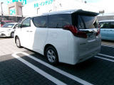 おひとり、恋人、ご友人、ご家族など、少人数でも大人数でもお出かけが楽しめます。この車で楽しいドライビングライフを送りましょう♪
