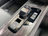e-POWERならではのシフトレバーで、バックやドライブなどの切り替えがラクラクです!!