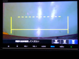 バックカメラの画像です。ガイドラインがスムースな車庫入れをサポートいたします。車庫入れの安心感がアップしますね。