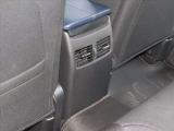 後部座席にもエアコン吹き出し口がついてるので、後席に乗車される方も快適にお過ごし頂けます。夏・冬の寒暖の激しい季節には、大変嬉しい装備です★☆★☆