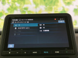 多彩なメディアに対応し、お好みの音楽を快適に楽しめます。Bluetooth接続も可能で、ハンズフリー通話も実現可能です。