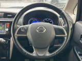【純正革巻きステアリング】上質な革を使用することで、手にしっかり馴染みとても運転しやすいハンドルです♪