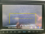 【リヤカメラ・トップビュー】真上からの映像で後方を確認でき、後退駐車や狭い場所での車庫入れも安心です。