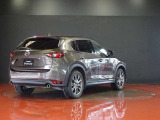 【CX-5】上質感と精悍さを兼ね備え、ワイド感を強調した意匠。オールラウンドな機能美と品格、洗練されたデザイン。