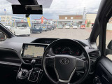 見通しのよいすっきりとした視界で、誰でも運転しやすいです。運転のしやすさは疲れにくさにも繋がりますよ♪
