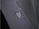 【サイドエアバッグ】側面からの衝突時、サイド・エアバッグが一瞬で展開し、胸部と臀部を保護します。サイド・エアバッグはフロントシートの外側側面に取付けられております。