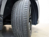 タイヤサイズは235/50R20となっております☆