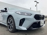 BMWはダウンフォースにより、車両を安定させるため、車の底は平らな造りとなっております。BMWの走行性能に対するこだわりはこういったところにも御座います。