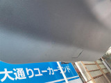 リアゲートの内側にも傷が見られます。