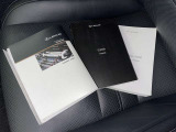 メンテナンスノート、取扱説明書ですね。 車の情報が凝縮されています。 車の整備記録が記載されている大事な物ですよ。