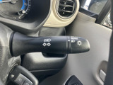 操作感も良好なウインカーレバーは、安全な運転をサポートします。スムーズな操作で、周囲への注意喚起を効果的に行うことができます。