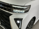 【LEDヘッドライト】ディスチャージヘッドライト(HID)と同等の明るさで、夜道や雨天走行が明るく視界良好!! フォグライトも装備で、安心感さらにUPです♪安心ドライブを楽しんで下さい♪