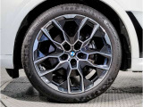 BMW純正アルミホイールです。納車時にはアルミホイールコーティングも承っております!是非ご検討下さいませ。