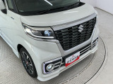 ヘッドライトには目立つくすみも無くクリアに仕上がっております。ポリッシャーでのみがきの工程を取り、ツヤのあるキレイな状態へ。