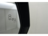★ブラインドスポットモニター付きです、隣の車線を走る車両をレーダーで検知、ドアミラーでは確認しにくい後側方エリアの車両をお知らせいたします。