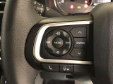【ステアリングスイッチ】マルチインフォメーションディスプレイ内の表示切替や運転支援機能、オーディオなどの操作をステアリングから手を離さずに行うことができます。