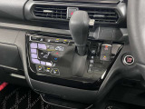 【オートエアコン】設定した温度を保つように自動で風量調節をします。快適なドライブができますね!
