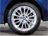 【BMWアロイホイル】軽量かつ強度に拘ったアロイホイル。走行性能ポテンシャルを引き出す設計。車の足元を引き締めてくれる大きなポイントはアロイホイルです。
