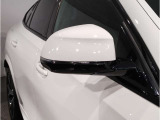 【BMWミラー】視認性の高いスタイリッシュなミラー。自動防眩機能も付いており夜間のドライビングをサポートします。