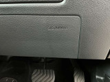 運転席用ニーエアバックを装備