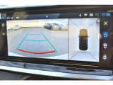 360&deg;ビジョン(フロント&リアカメラ)により周囲をしっかり把握でき、より安心できる駐車をサポートします。