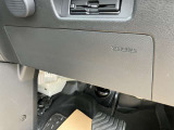 ニーエアバッグが運転者の膝周りを事故時の衝撃から守ってくれます。