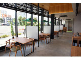 店内はカフェのようだとお声を多くいただきます!お飲み物やジェラートの用意もございます。