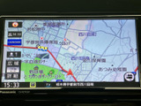 鮮明な地図表示で、スムーズなナビゲーションを実現します。最新の交通情報を確認しながら、安全運転を心がけましょう。