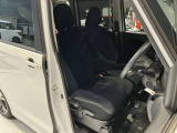 運転席まわりです。運転席からの視界が左右に広く隅々まではっきりと見渡せます!クルマの前端も把握しやすく安心して運転できます!