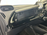 ちょっとしたところは収納ボックスにもなっています。車内はサイズも決まっているので、収納が少ないと思っているアナタ!ご安心ください。さまざまなところに収納が隠れているんです♪