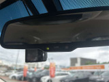 後続車のライトの眩しさを抑えます☆自動防眩ミラー付きです☆