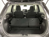 【リヤシート】多くの荷物を載せたいときは、ワンタッチでフルフラットにできます。