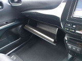 車検証などの保管に便利な小物入れがついています