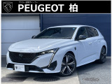 ライオンの牙を模した盾に伸びるデイライト&多面的グリッドパターンの大型グリル。