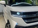 【LEDヘッドライト】悪天候や夜間走行時も良好な視界を確保し安心して運転できる高輝度LEDヘッドライトを装備!点灯速度が早く、消費電力も抑えられています。