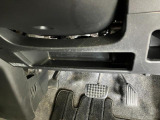 品質へのこだわり!フロアマットやシートなど車内をキレイに清掃し、ニオイや汚れなどを徹底的にクリーニングしてもらっております。室内はピカピカです☆