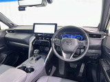 運転席まわりです。 各操作スイッチは使いやすい位置に配置されてます。