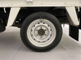 タイヤサイズは 235/50 R14 です。